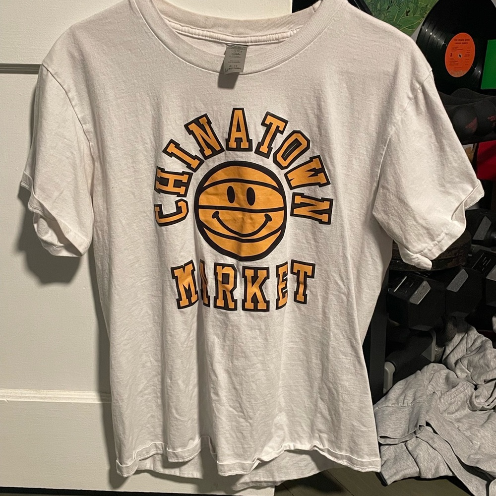Chinatown Market Smiley Basketball T-shirt Men’s Small Streetwear Tee